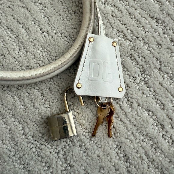 Vintage Dolce & Gabbana long east west leather bag with lock and keys - Picture 5 of 14